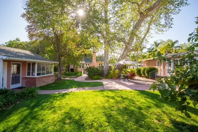 Sunny garden courtyard and walking paths at The Gables of Ojai